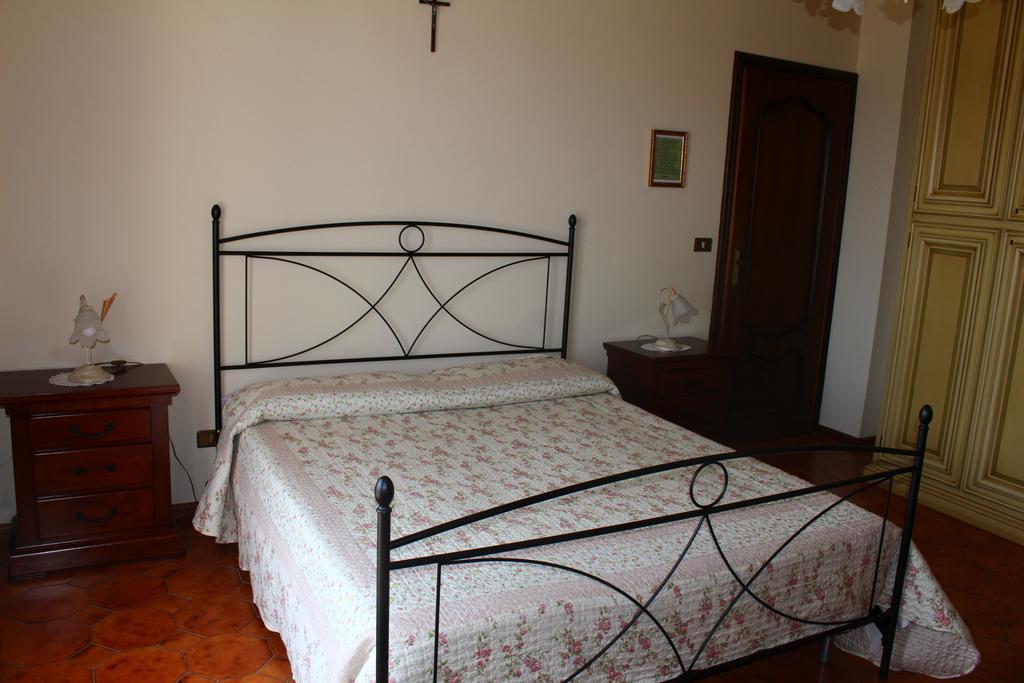 House In Caramagna Apartamento Imperia Quarto foto