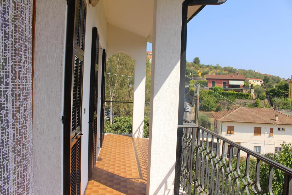 House In Caramagna Apartamento Imperia Quarto foto