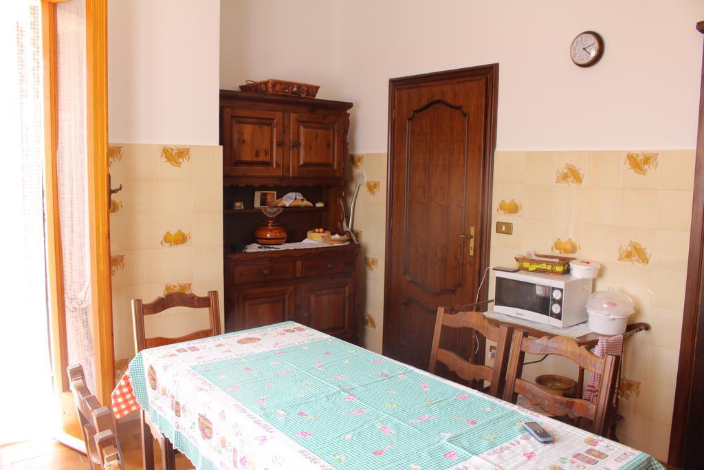 House In Caramagna Apartamento Imperia Quarto foto