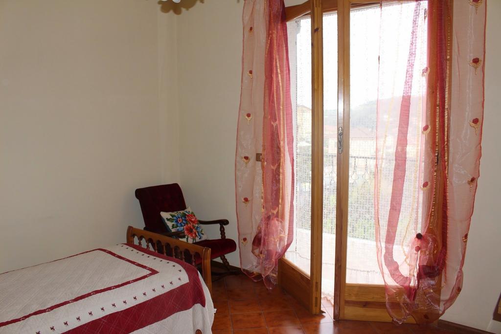 House In Caramagna Apartamento Imperia Quarto foto