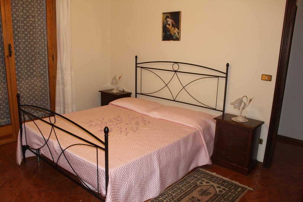 House In Caramagna Apartamento Imperia Quarto foto