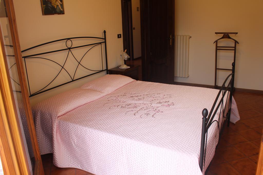 House In Caramagna Apartamento Imperia Quarto foto